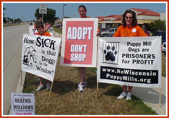 Pet Store protest, Pewaukee Petland, 23 Aug 2008